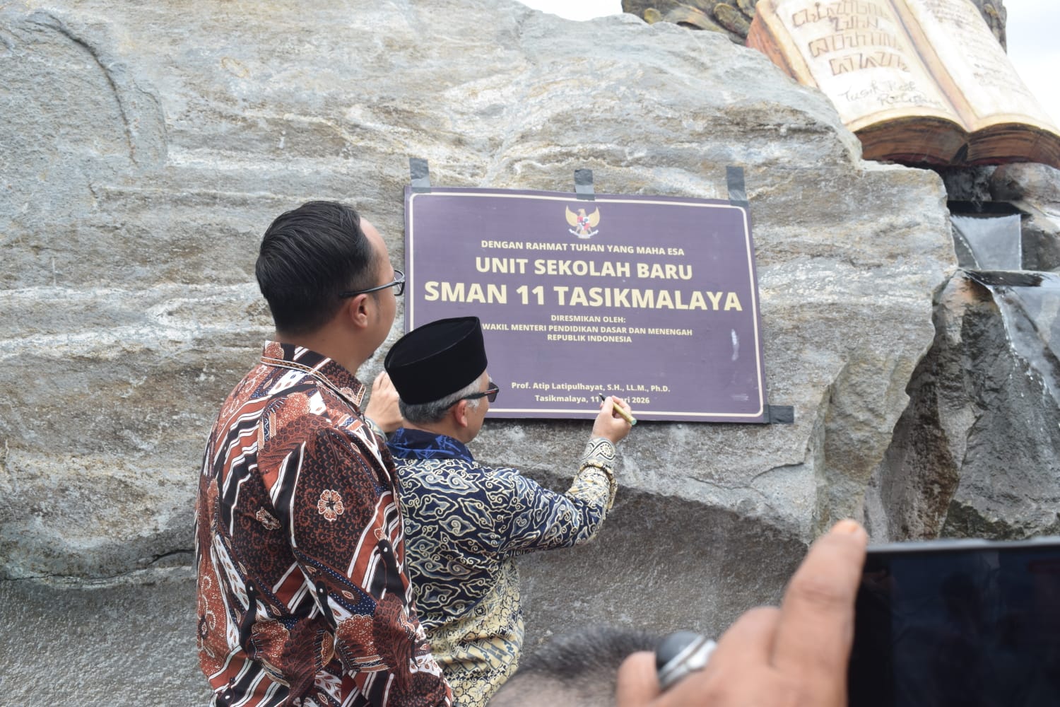 Dorong Pemerataan Pendidikan, Wamendik RI Resmikan Unit Bangunan SMAN 11 Kota Tasikmalaya