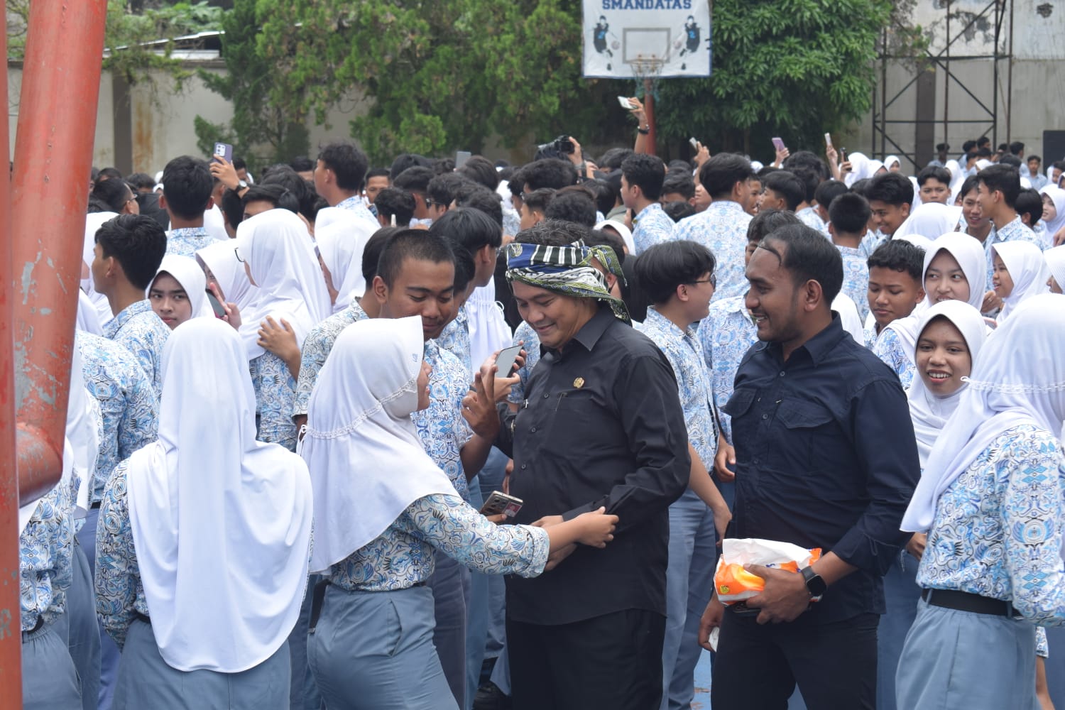Momen Akrab di SMAN 2, Wawali Diky Candra Berdiskusi dengan Pelajar