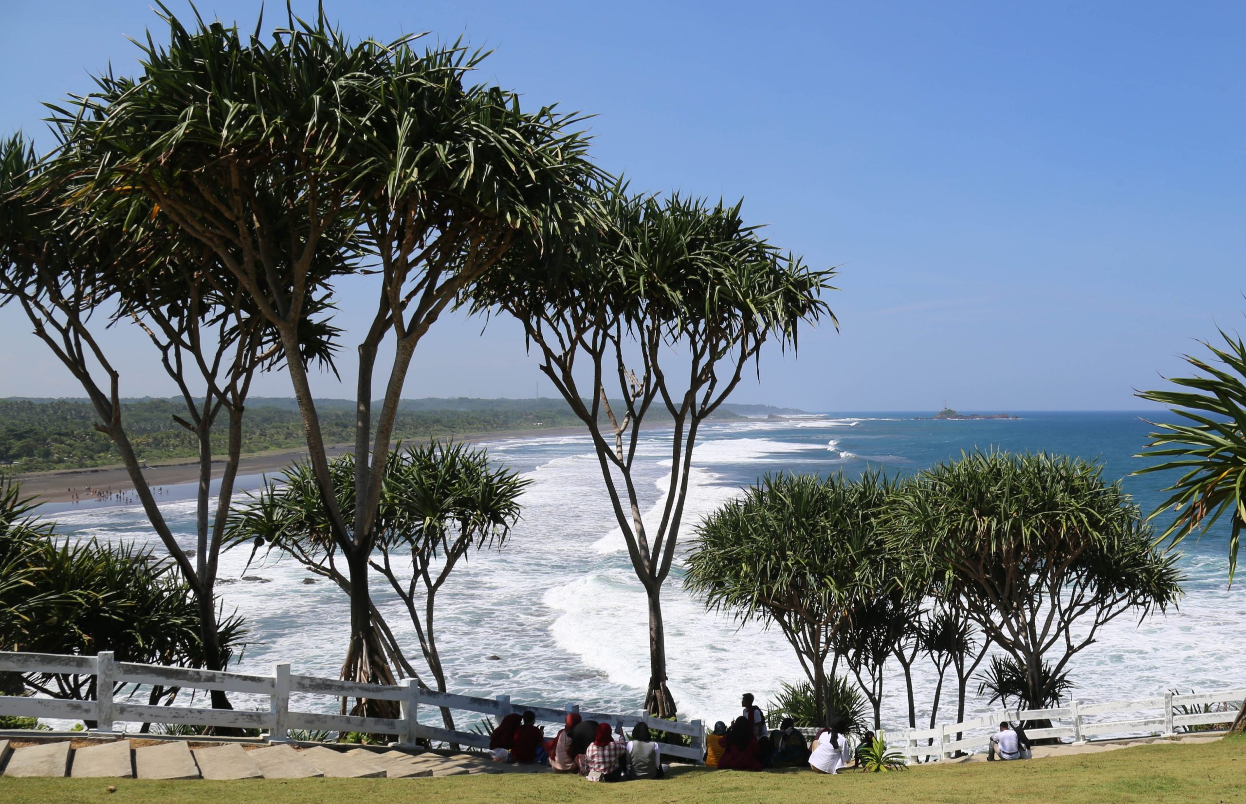 Keindahan Pantai Karang Tawulan, Permata Tersembunyi Pesisir Tasikmalaya