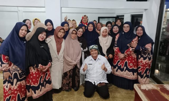 Hangatnya Kebersamaan di Lewosari, Wawali Diky Candra Hadiri Pengajian Umum dan Bazar Gratis