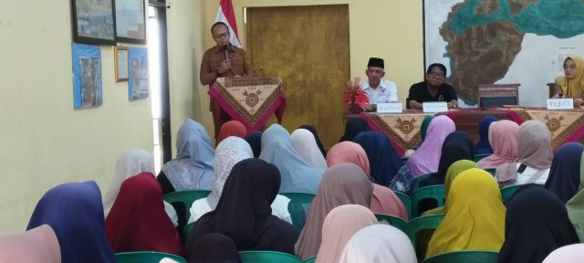 Ramadan Penuh Berkah, Ratusan Paket Bantuan Dibagikan di Aula Kelurahan Urug