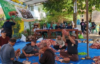 Semangat Berbagi di Hari Raya Iduladha, RW 12 Cibatur Sembelih 10 Sapi dan 3 Domba