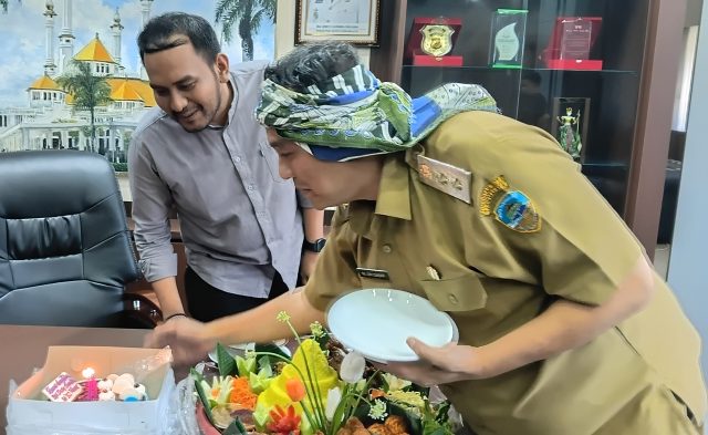 SMSI Tasikmalaya Beri Kejutan Ulang Tahun ke-52 untuk Plh Wali Kota Diky Candra