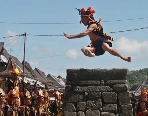 Pesona Budaya Nias: Tradisi Lompat Batu yang Penuh Makna