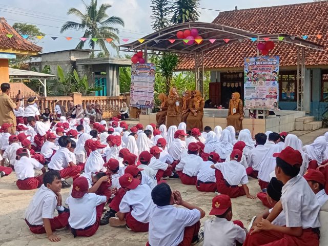 Kepala SDN Sukahurip Ajak Siswa Rajin Belajar dan Raih Prestasi