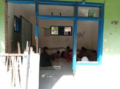 Miris! Di Hari Anak Nasional, Siswa SDN Sukasari Terpaksa Belajar di Musala Akibat Ruang Kelas Terancam Ambruk