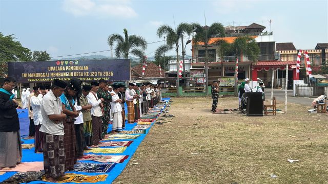 Doa Bersama, Satgas TMMD Ke-129 dan Warga Parungponteng Gelar Shalat Istisqa